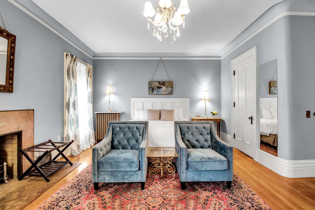 Gover Cleveland Suite | เครื่องนอนระดับพรีเมียม, ผ้านวมขนเป็ด, เตียงพร้อมฟูกเสริมที่นอน