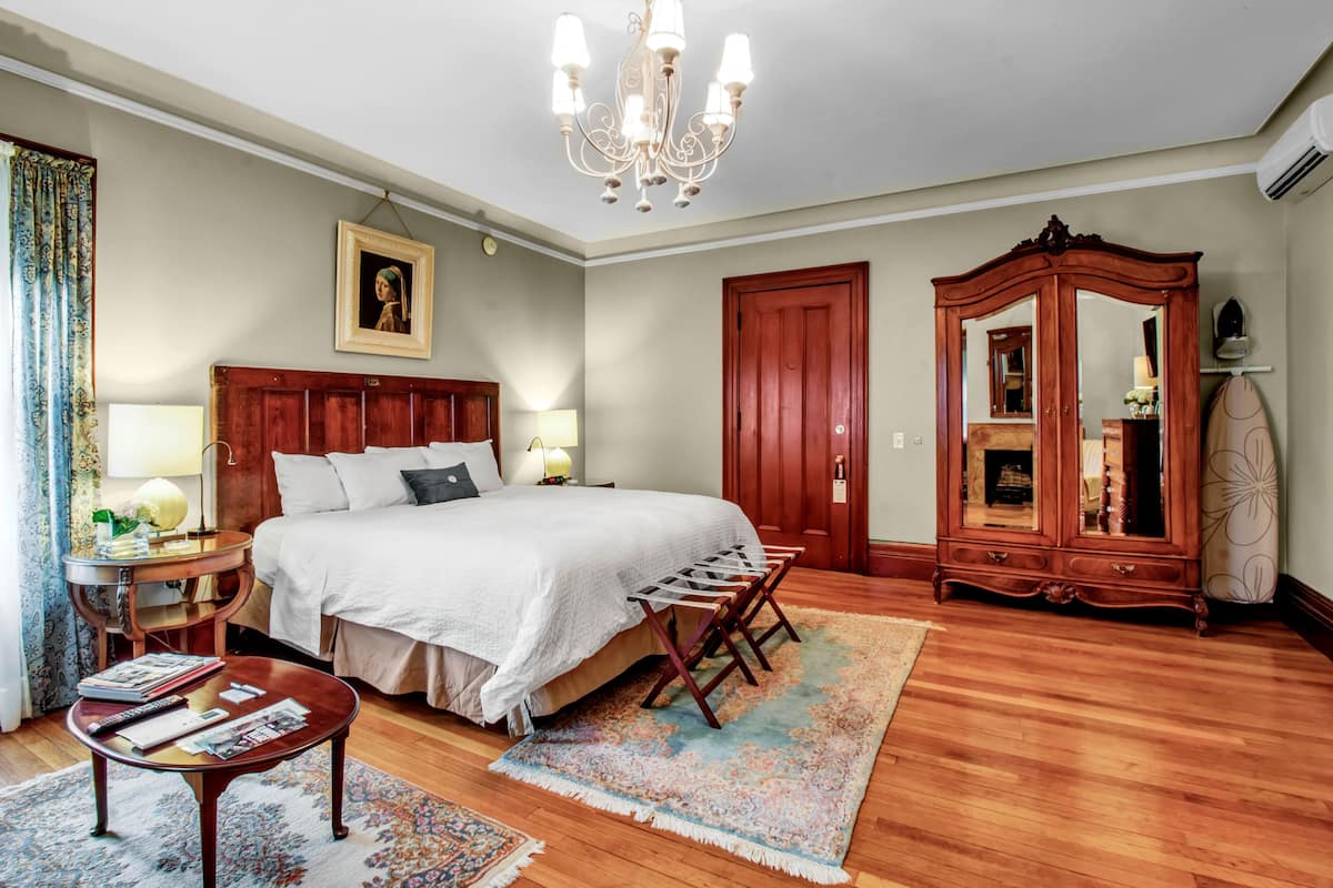 Millard Fillmore Suite | เครื่องนอนระดับพรีเมียม, ผ้านวมขนเป็ด, เตียงพร้อมฟูกเสริมที่นอน