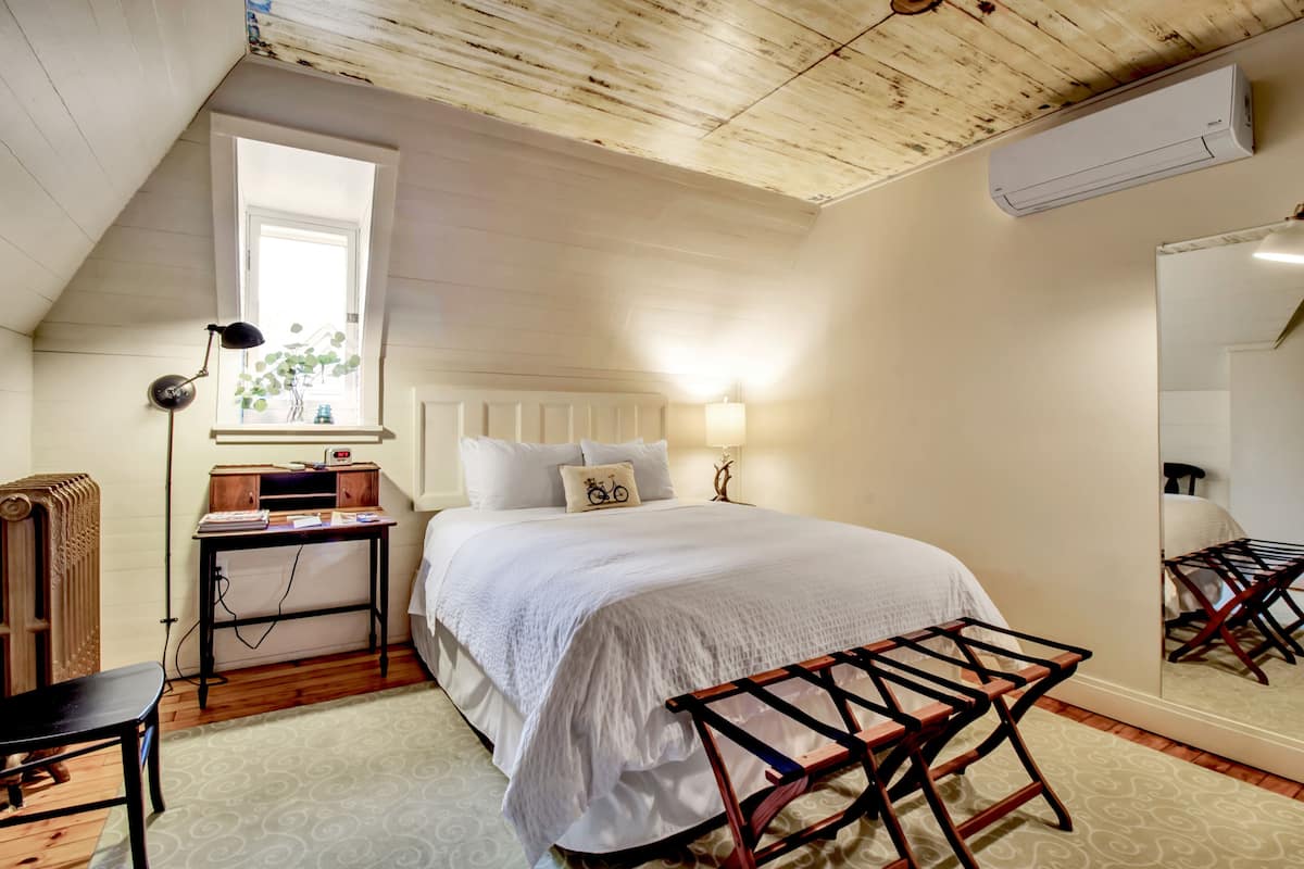 Trunk Suite | Premium bedding, down duvets, pillow-top beds, free WiFi