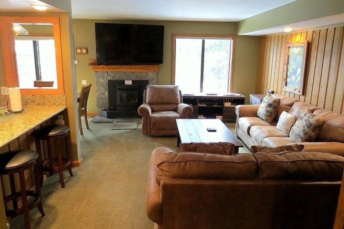 Condo, 1 habitación | Área de sala de estar | Televisión y reproductor de DVD