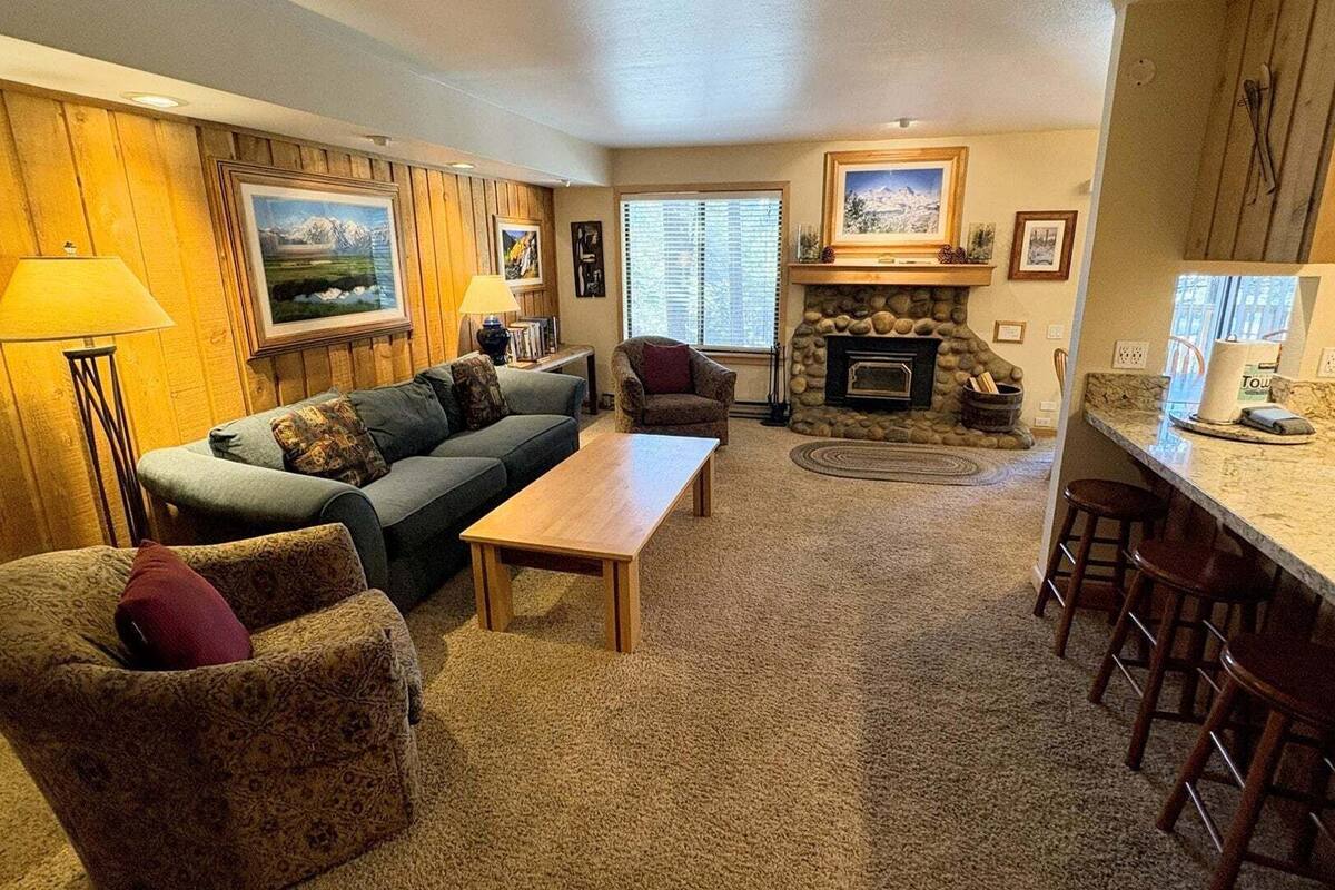 Condo, 1 Bedroom | Living area