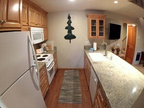 Microwave, oven, dishwasher, coffee/tea maker