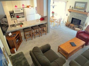 Télévision à écran plat, lecteur de DVD