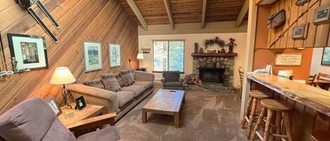 Condo, 2 Bedrooms | Living area