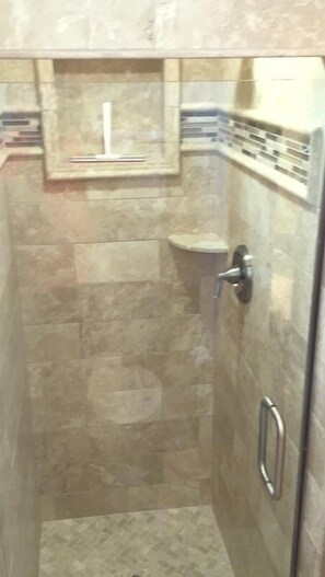 Condo, 2 chambres | Salle de bain | Serviettes fournies