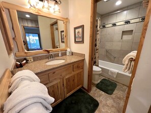 Condo, 1 Bedroom | Bathroom | Towels