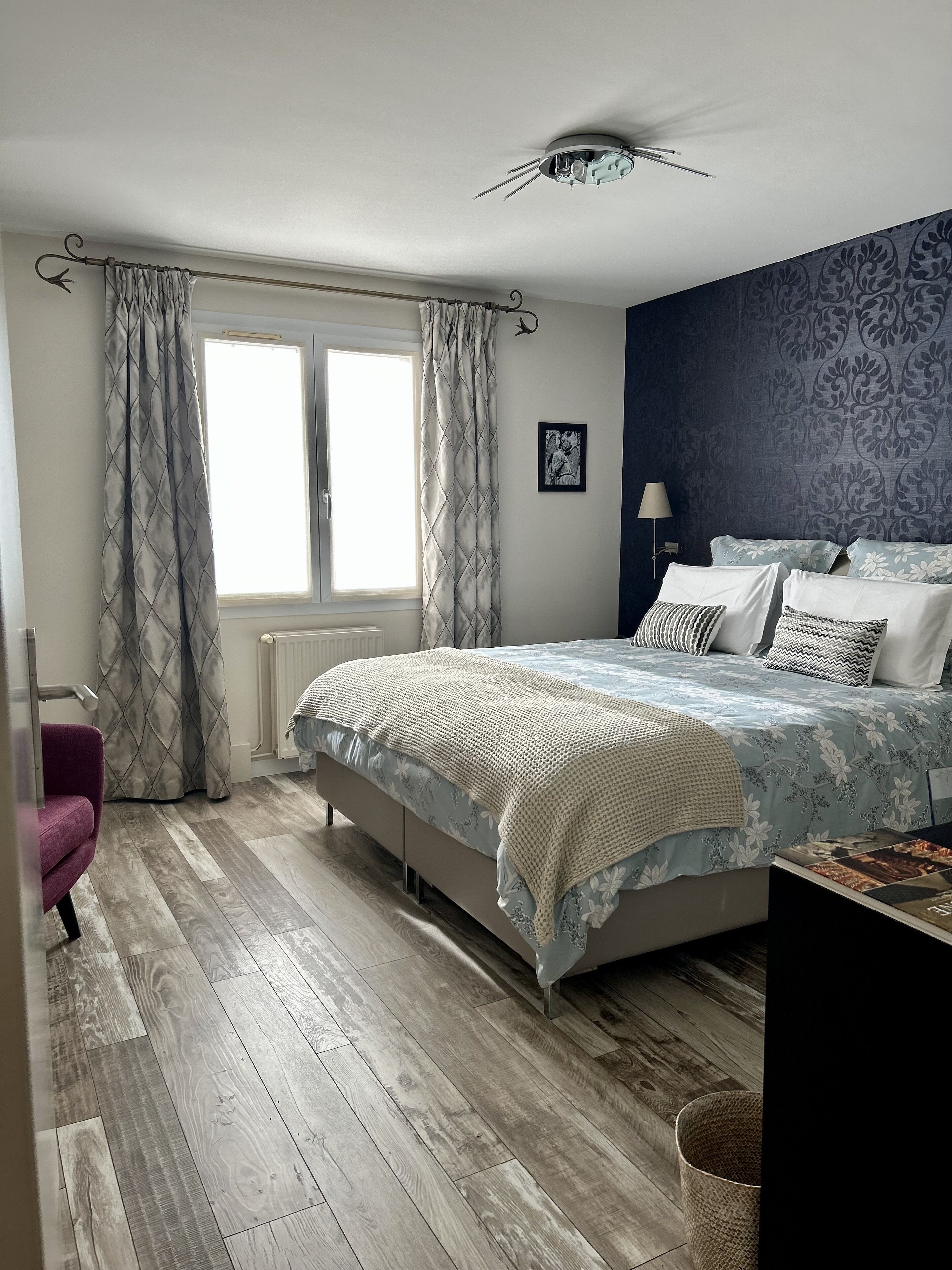 Royal Suite (Au pied de la Cathédrale ) | 1 bedroom, premium bedding, minibar, in-room safe