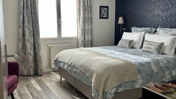 Royal Suite (Au pied de la Cathédrale ) | 1 bedroom, premium bedding, minibar, in-room safe