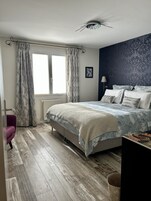 Royal Suite (Au pied de la Cathédrale ) | 1 bedroom, premium bedding, minibar, in-room safe