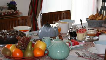 Free daily continental breakfast