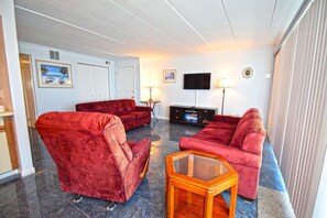 Living area - Thunder Island 10A (Ocean City)