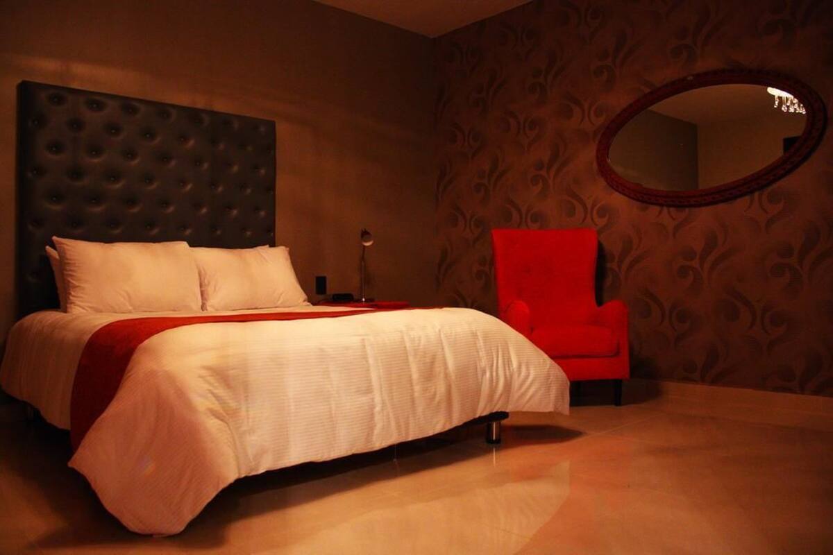 Double Room, 1 King Bed | Iron/ironing board, WiFi (free), bed sheets