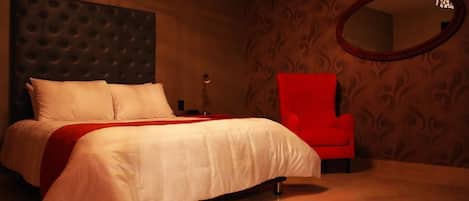 Doppelzimmer, 1 King-Bett | Bügeleisen/Bügelbrett, kostenloses WLAN, Bettwäsche
