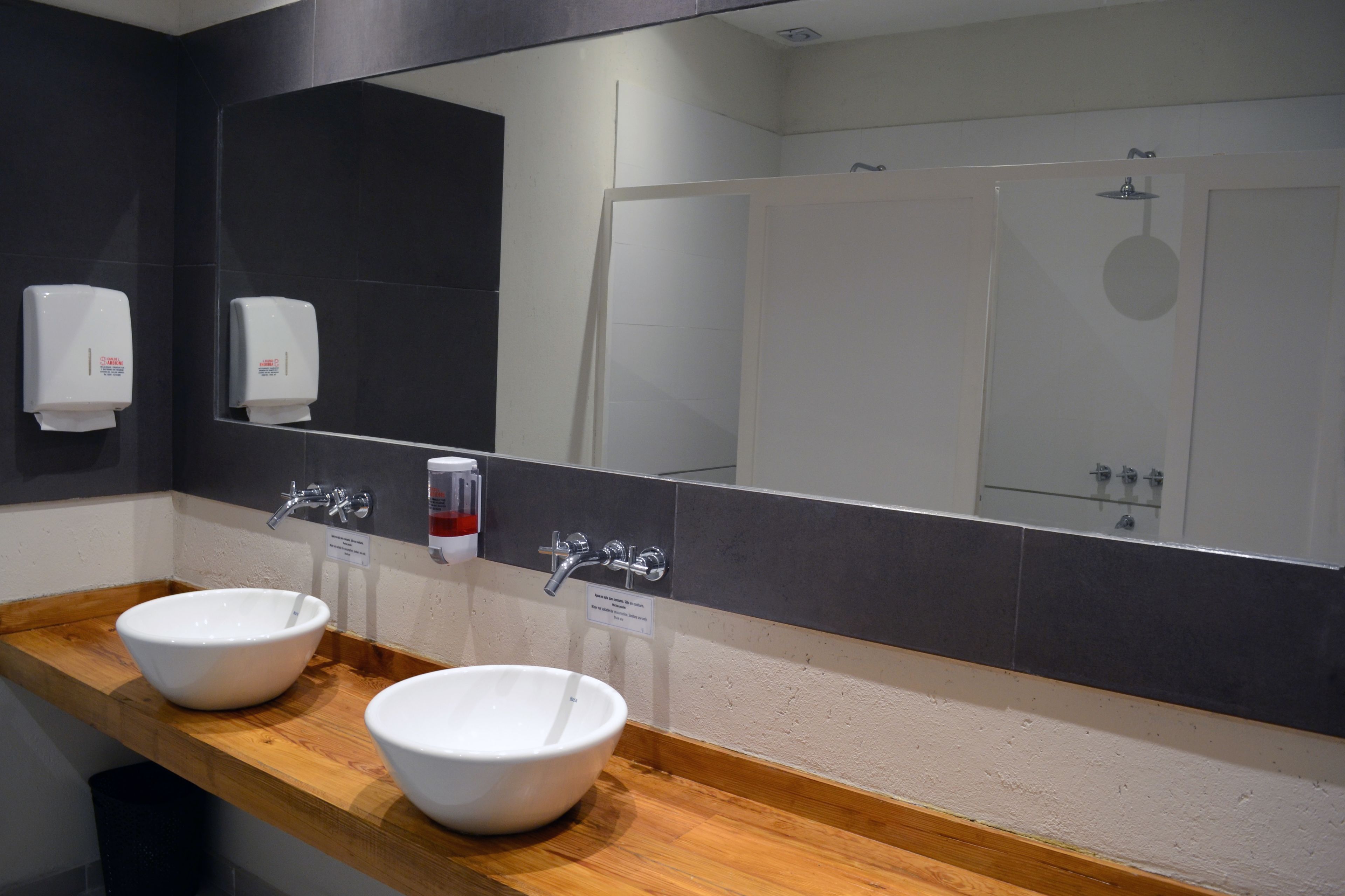 classic room | bathroom | shower, free toiletries, hair dryer, towels