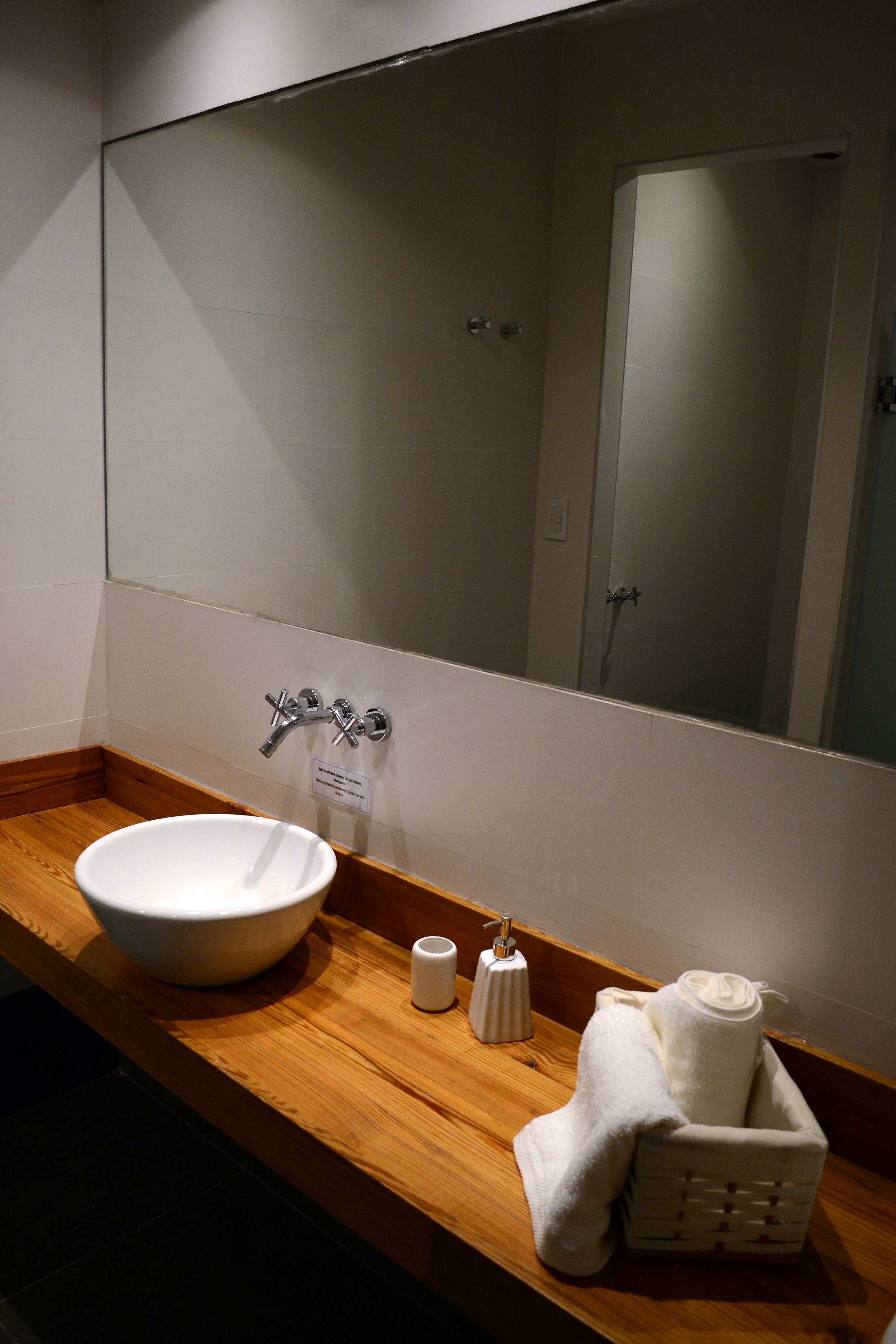 suite | bathroom sink