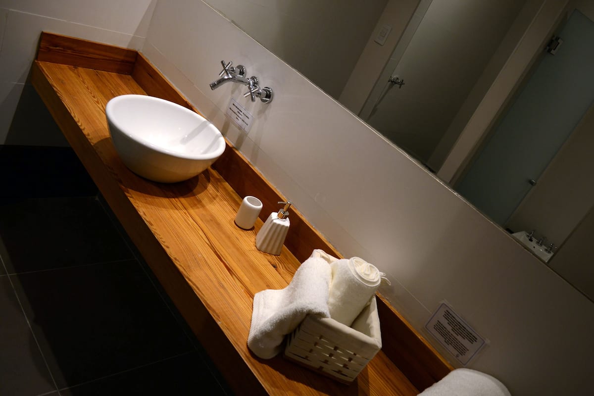 suite | bathroom sink