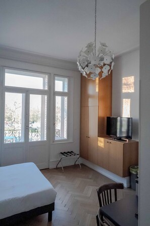 Studio, Balkon | Hochwertige Bettwaren, individuell dekoriert, individuell eingerichtet