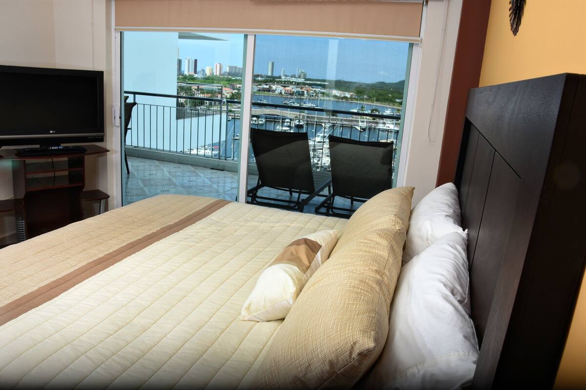 Family Condo, 2 Bedrooms, Marina View, Poolside