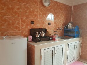Standard Apartment, 1 Bedroom | Private kitchenette | Fridge, stovetop - Résidence Marwa (Tarmigt)