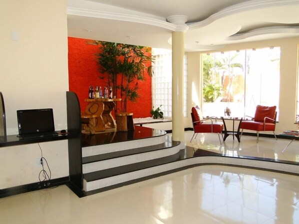 Free daily buffet breakfast - Valley Hills Hotel (Salinas)