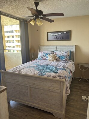 2 bedrooms, iron/ironing board, WiFi, bed sheets - Beautiful 4th floor Gulf View Condo (Hudson)