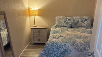 2 bedrooms, iron/ironing board, WiFi, bed sheets