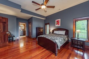 5 bedrooms, free WiFi, bed sheets