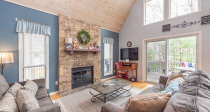 Swiss-Style Dog Friendly Chalet w/ Hot Tub