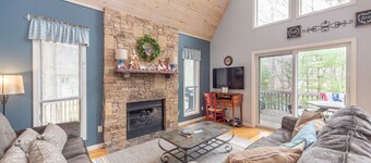 Een Scandinavische Retreat - Lakefront huis in een rustige wijk Carmel Cove