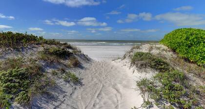 The Arbors Seaside Cottages—Beachfront Compound w/ Pool, Pavilion & Walkable Dining