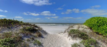 The Arbors Seaside Cottages—Beachfront Compound w/ Pool, Pavilion & Walkable Dining