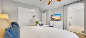 Golf Community w/Private Pool! Super Clean.