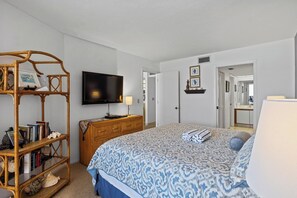 Unclassified image, 3 of 38, button - Anna Maria Island Club 26, Condo 2 Bedroom/ 2 Bath ocean view, maximum occupancy of 4 people.  Community pool, Max 1 vehicle. (Bradenton Beach)