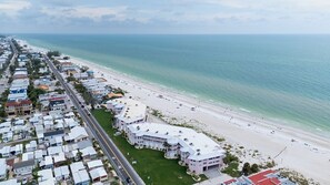 Exterior - Anna Maria Island Club 26, Condo 2 Bedroom/ 2 Bath ocean view, maximum occupancy of 4 people.  Community pool, Max 1 vehicle. (Bradenton Beach)