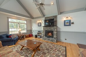 TV, fireplace, DVD player