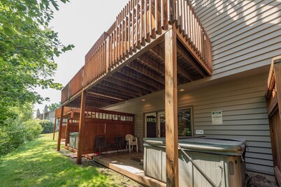 Deep Creek Dog Friendly Getaway w/ Hot Tub