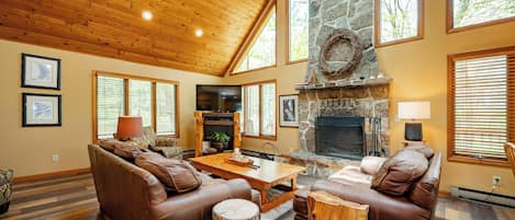 TV, fireplace, DVD player