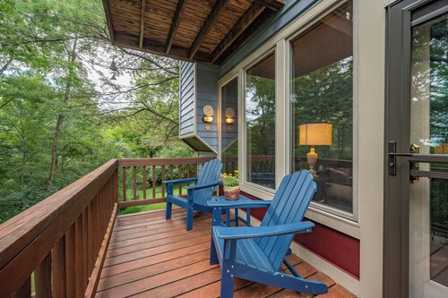 Ski-Side Retreat w/ Hot Tub & Lake Access