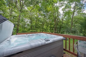 Outdoor spa tub - Ski-Side Retreat w/ Hot Tub & Lake Access (McHenry)