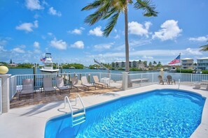 Unclassified image, 5 of 48, button