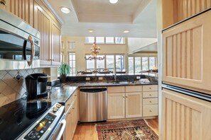 Refrigerador, microondas, horno, lavavajillas