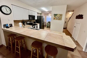 冰箱、微波炉、烤箱