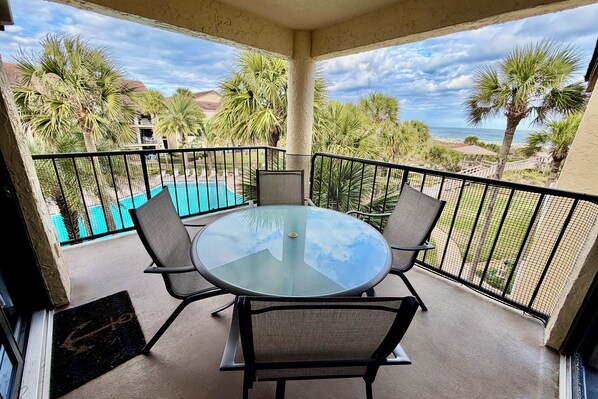 ocean side view/poolside balcony