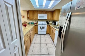 Kühlschrank, Mikrowelle, Ofen