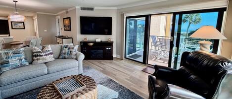 Fernseher, Tischtennisplatte