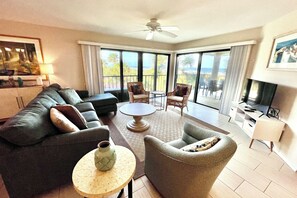 TV, tavolo da ping pong