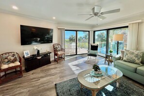 TV, tavolo da ping pong