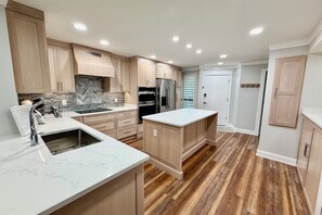 Refrigerador, microondas, horno