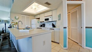 Kühlschrank, Mikrowelle, Ofen, Geschirrspüler