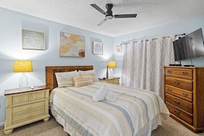 1 bedroom, free WiFi, bed sheets - Bayview Condo C - Anna Maria Island - Condo 2 Bedroom/ 2 Bath bay view, maximum occupancy of 4 people. Distance to the Beach: 1 block (Bradenton Beach)